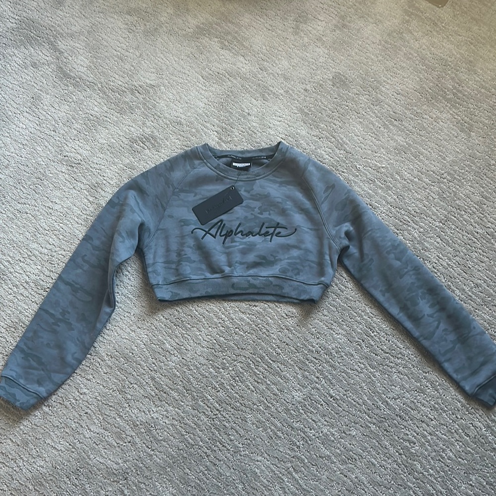 NWT Blue Alphalete camo print cropped sweatshirt
